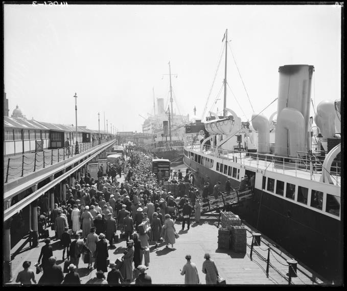 Liverpool Landing Stage,1937 - courtesy of National Museums Liverpool (Merseyside Maritime Museum)