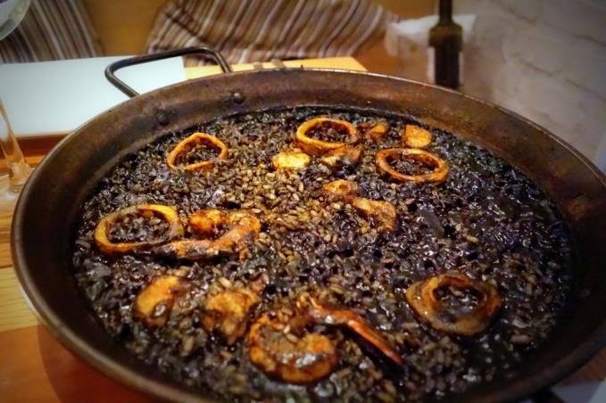 Arroz negro with seafood