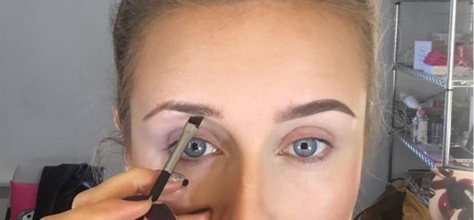 Create a rounded brow with gel