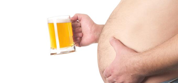 Is the beer belly a myth?