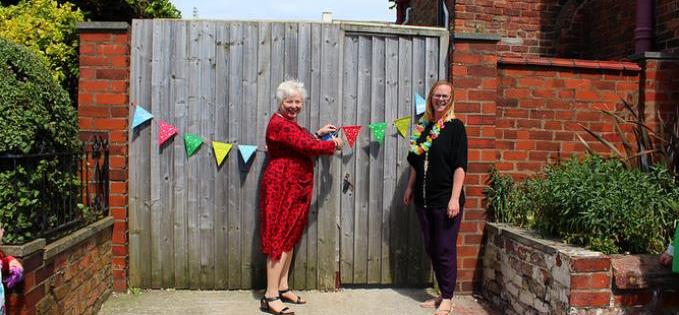 Caz mum cuts the bunting to declare the garden open (Pic: Heather Currie)