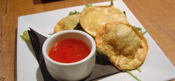 Goats cheese wontons