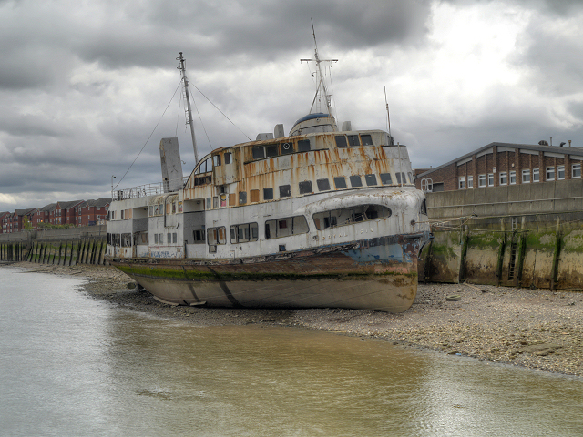 Watery grave on the Thames for the original Royal Iris. Obituary here