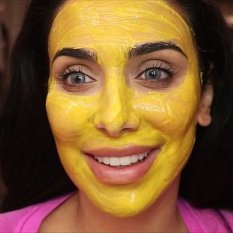 Yellow face after turmeric mask