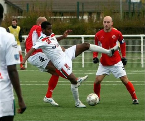 New Oldham Althletic signing Youssuf M'Changama