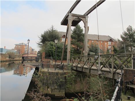 Where the Manchester and Salford Junction Canal kisses the River Irwell