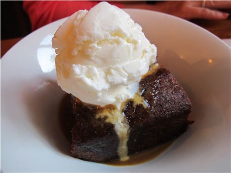 Sticky toffee pudd