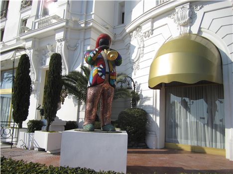 A Joyous And Vibrant Niki De Saint-Phalle Sculpture On Promenade Des Anglais