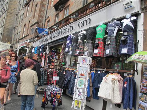 The Royal Mile Majors In Kilt And Whisky Shops