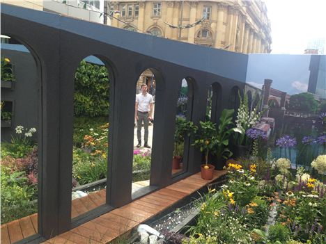 Flowers, mirrors, viaducts and cleverness - The Garden of Optical Illusions