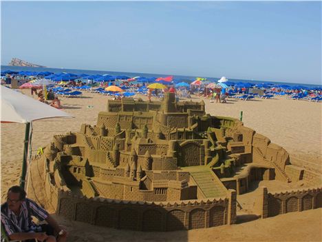 Sandcastle, Levante Beach