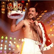 Freddie-Mercury-Performin-010