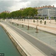 Les-Berges-Du-Rhone