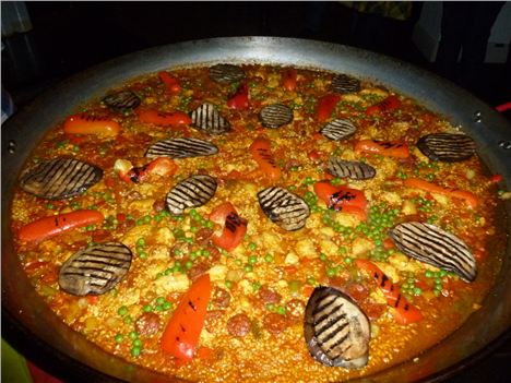 Paella_Topped_With_Chargrilled_Aubergines_And_Red_Peppers[1]