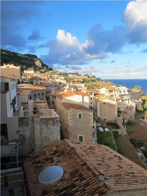 Banyulbafar Tumbles Down To The Sea