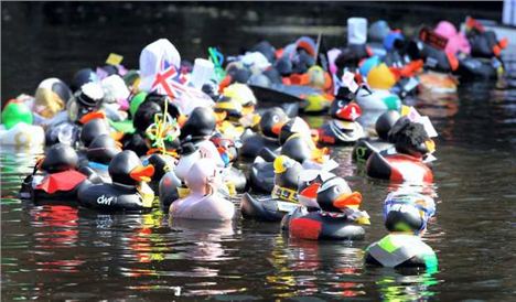 Manchesterduckrace-Men-Media