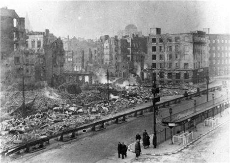 Piccadilly Hotel site sfter the 1940 blitz