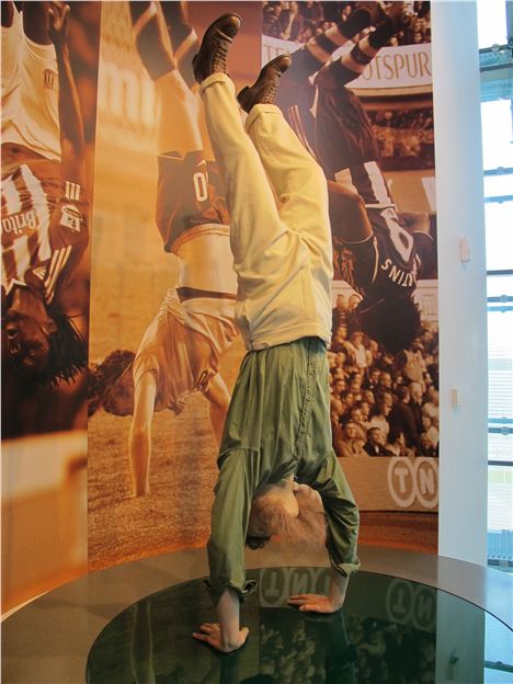 Ray Mears grows beard while attempting world’s longest headstand