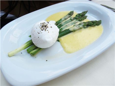 Asparagus with poached egg and hollandaise (£5.50)