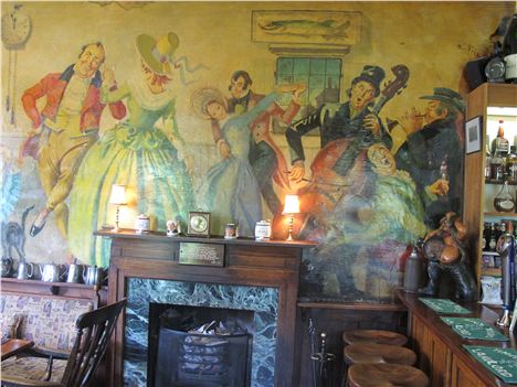Gilroy Mural, Morrit Arms Bar