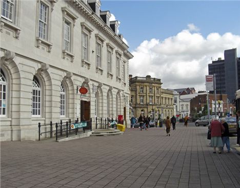 Rochdale Post Office - please not another terrible chain bar 2-4-1 hell-hole