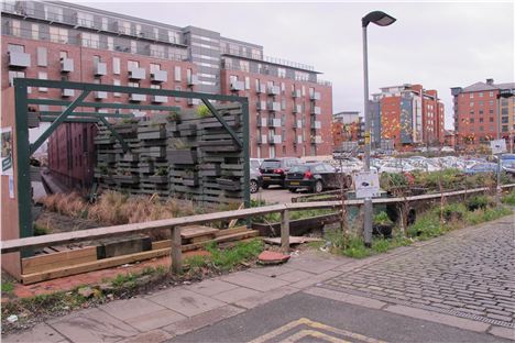 Hilton Street: A decrepit former Dig The City installation and a handful of grow boxes