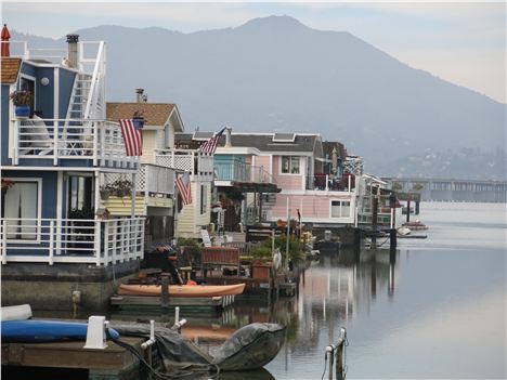 Houseboat Heaven