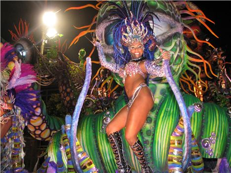 Dancer-At-Carnival-In-Rio