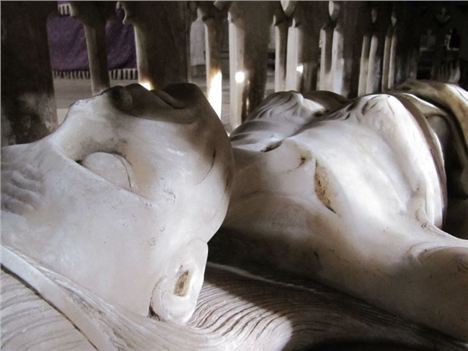 Alice_In_The_Tomb_-_Geograph_Org_Uk