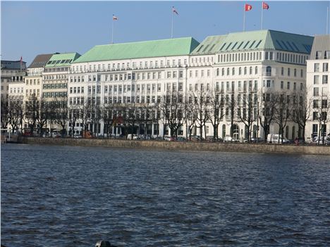 Vierjahreszeiten Across The Binnenalster