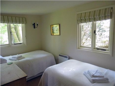 The Summer House Twin Bedroom