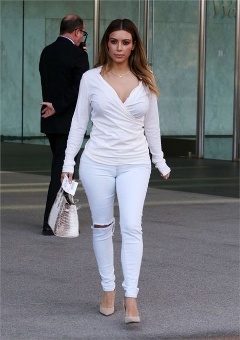 Kim-Kardashian-Day-Out-Company-Velvet-Top-J-Brand-Jeans-5-492X698