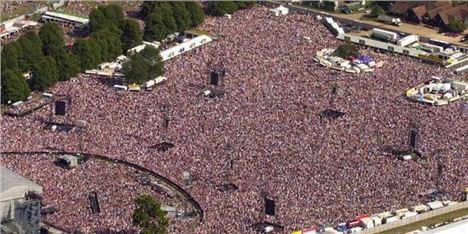 Oasis at Knebworth 1996