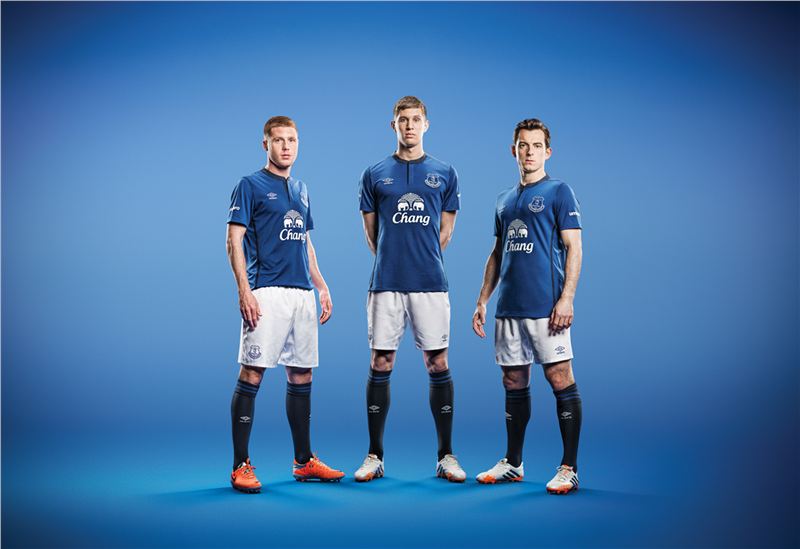 Everton store home kit