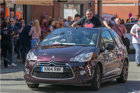 140823_Manchesterpride_Carlsukonik_Parade_054